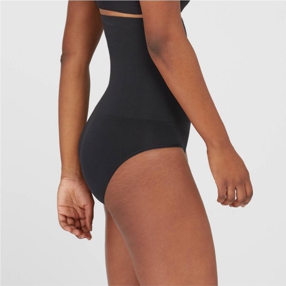 ASSETS by SPANX Women's Remarkable Results High-Waist Control Briefs - Black
1X - Picture 2 of 5